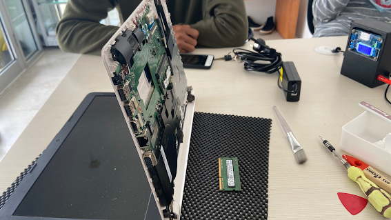 Adidaya Komputer - Service Store